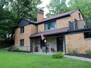 6721 Wallings Rd, Brecksville, OH 44141