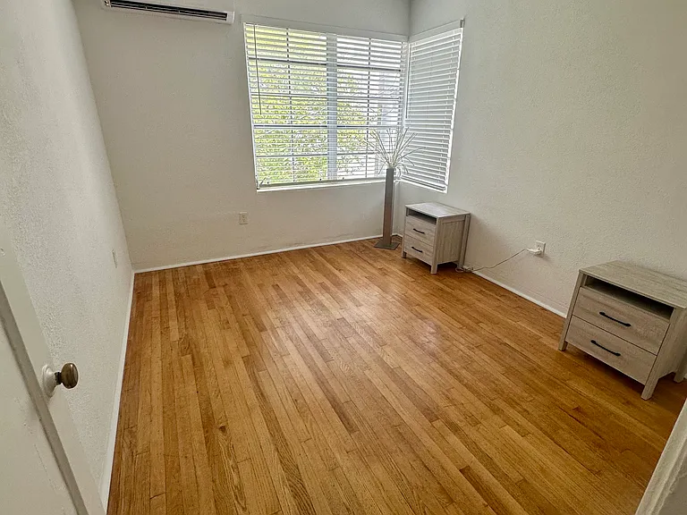 807 8th St #3 — Photo 5