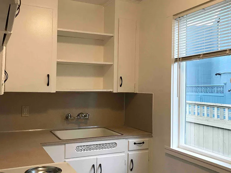 1707 NW Ione Pl #1707 — Photo 5