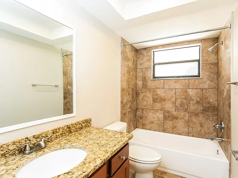 5286 Enfield Ave — Photo 15