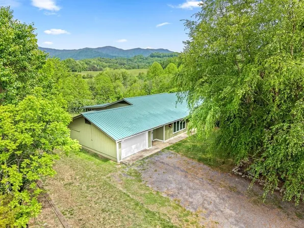 24 Jean Holt Rd, Whittier, NC 28789