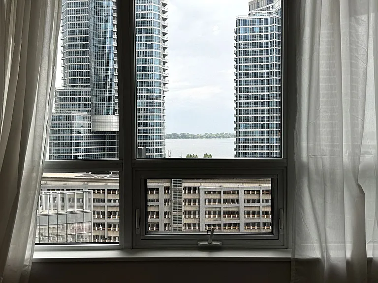 19 Grand Trunk Cres #1510 — Photo 23