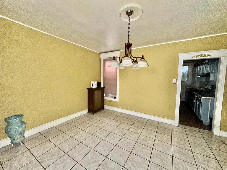 5427 Akron St — Photo 11
