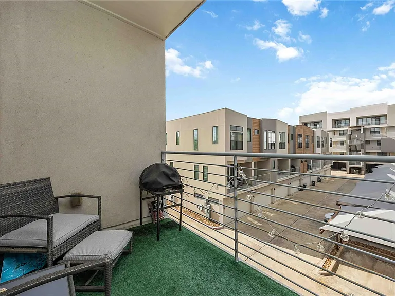 2401 Crawford St #A210 — Photo 3