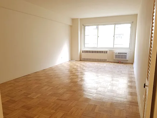 Rented by Manhattan Apartment Organization | media 5