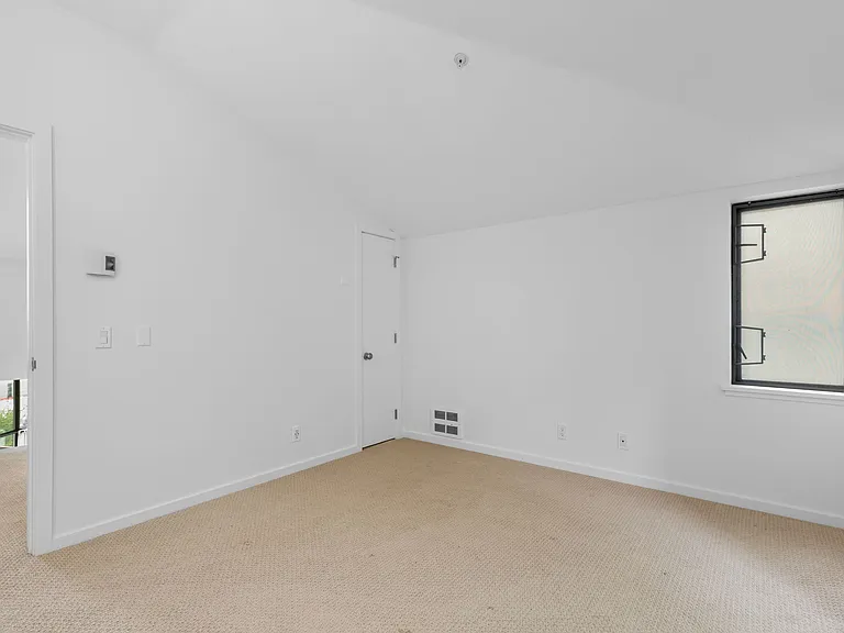 2048 13th Ave W #8 — Photo 38