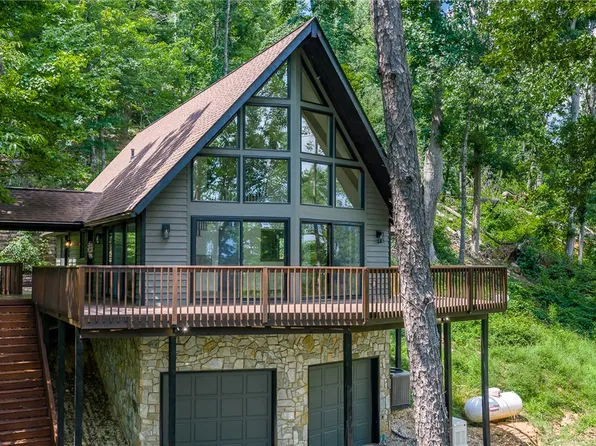 805 Whispering Falls Dr, Pickens, SC 29671