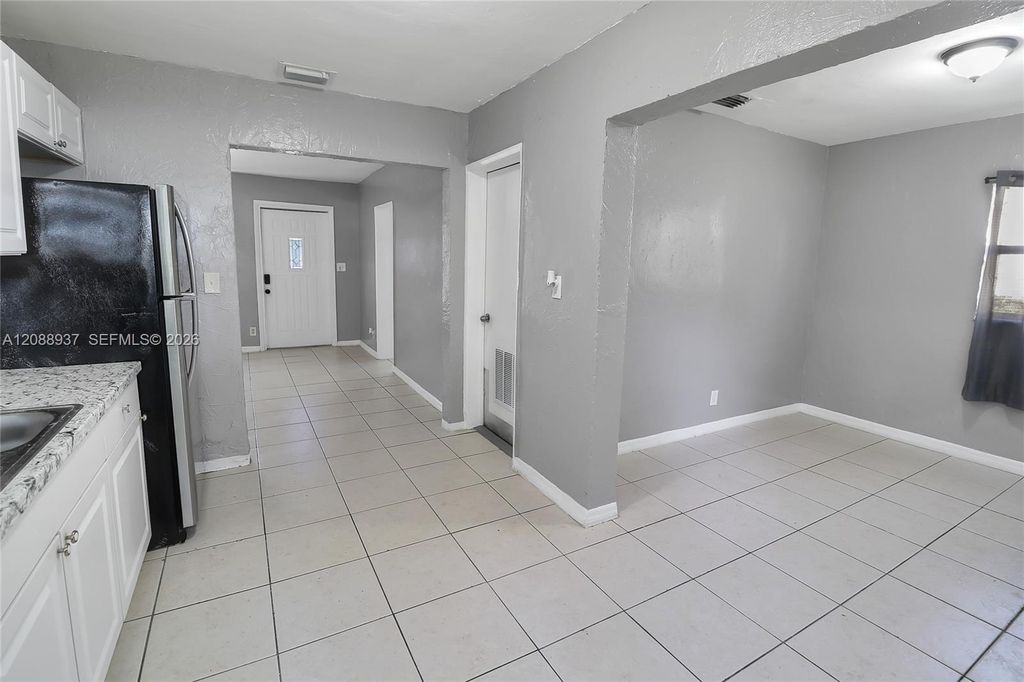 3020 NW 7th St, photo 8