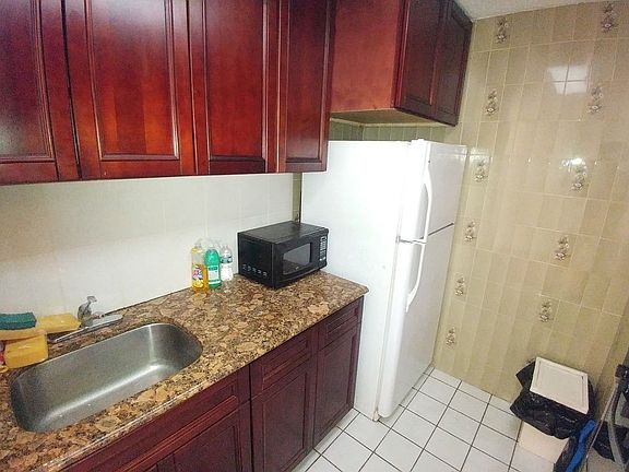 2nd image of 60 Henry St Ofc 1