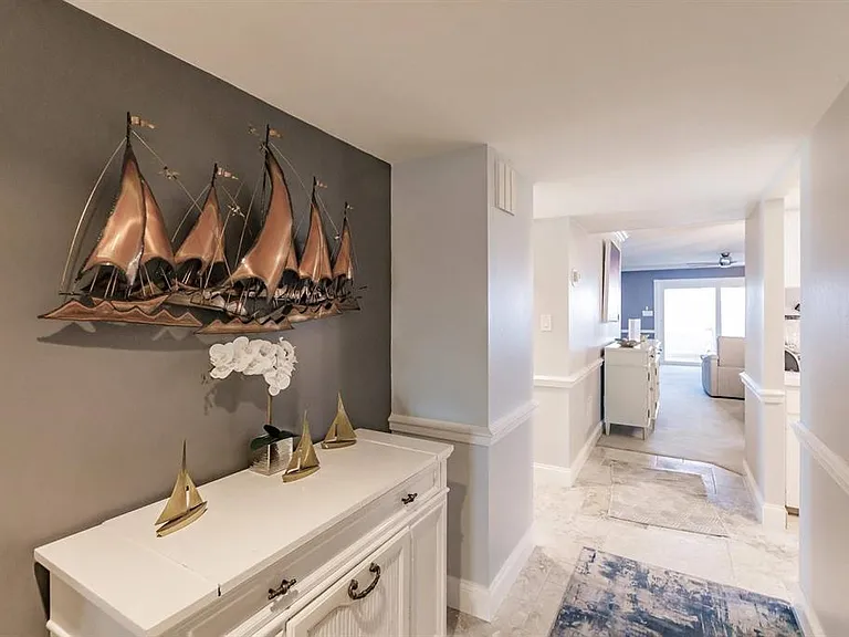 1055 W Peppertree Dr #805AA — Photo 3