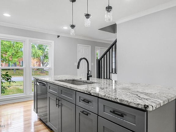 5th image of 12102 Greenvalley Dr