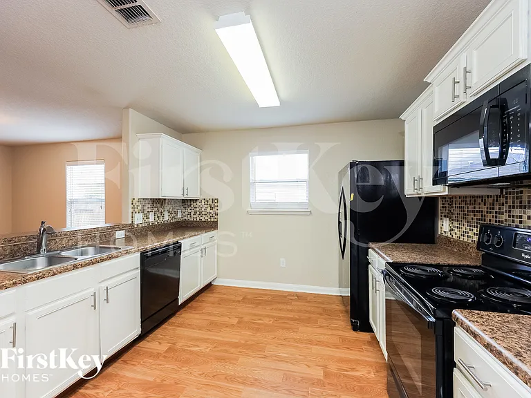 5831 Forest Cyn — Photo 7