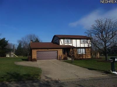 1st image of 3054 Chaucer Dr NE