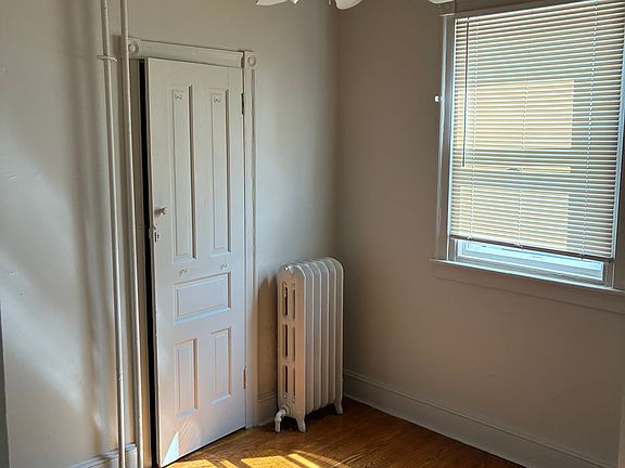 3rd image of 512 Ryers Ave