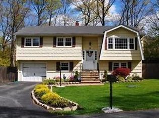 23 Hopi Trl, Oak Ridge, NJ 07438