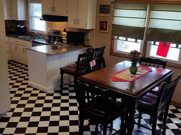Home for Sale in Quincy, IL $104,900