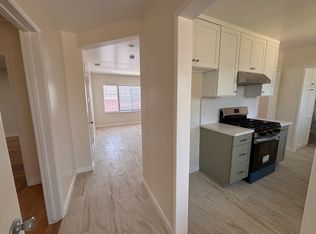 19226 Vanowen St, Reseda, CA 91335