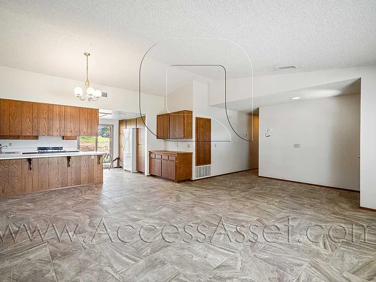 21825 Canyon Dr — Photo 4