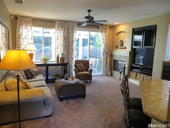 3rd image of 7512 Community Dr