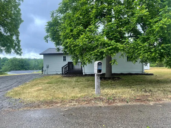 77 E Center St, Newaygo, MI 49337