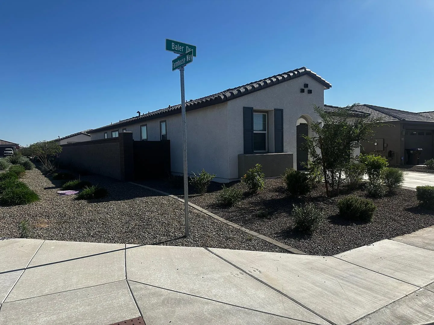 4 bed, 3.0 bath, 1946 sqft, $2,300 — Photo 4