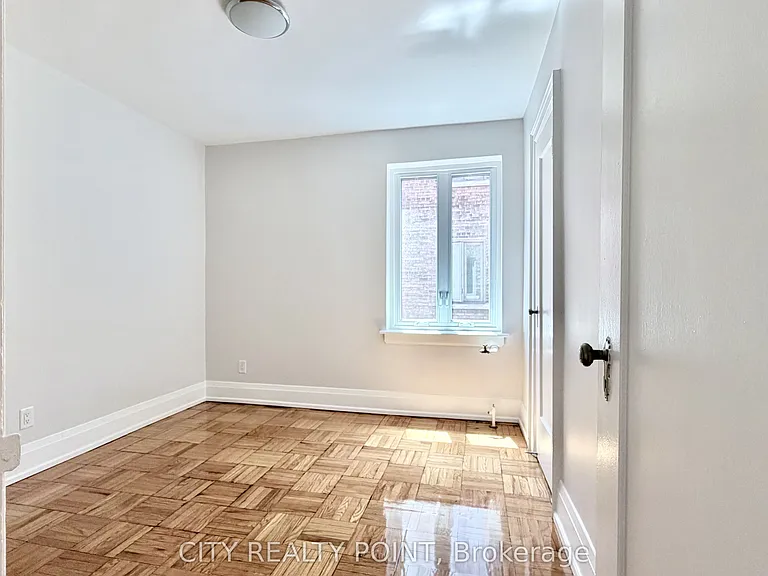 398 Avenue Rd #521 — Photo 10