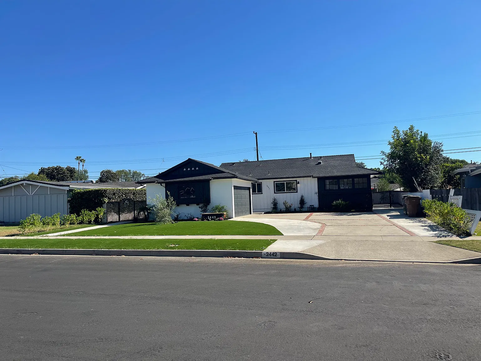 2442 Balfour Ave — Photo 1