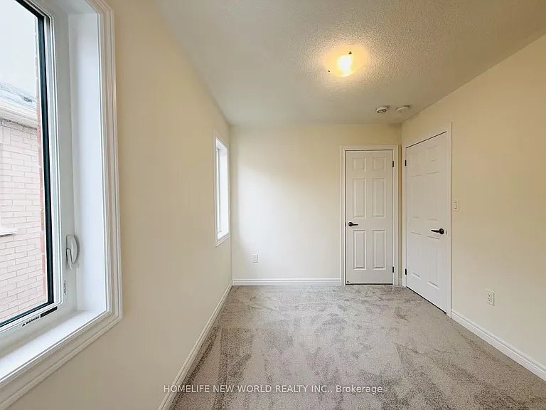 925 Crowsnest Holw — Photo 23
