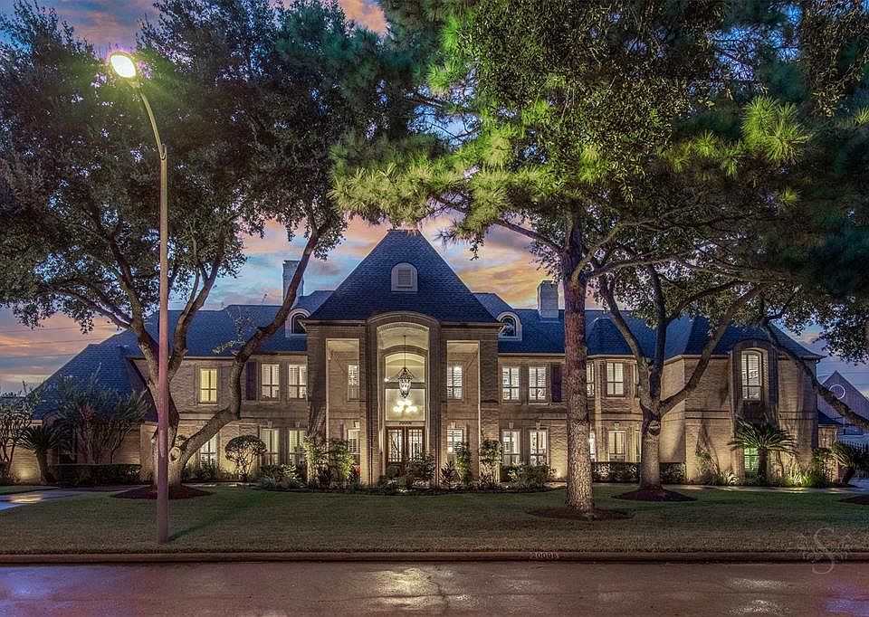 Stunning traditional styled home custom built by Kickerillo in the highly desired Kelliwood Parc. 8575 square feet, 5/6 bedrooms, 6 bathrooms, 2 half baths, 6 fireplaces, pool and spa, and outdoor kitchen! Also includes private quarters for in-laws, 