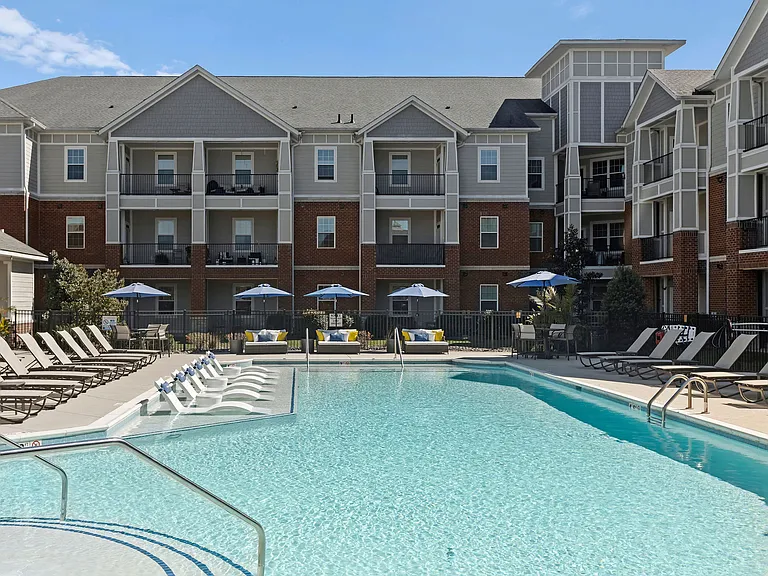 Mount Victor Olde Towne Luxury Apartments — Photo 19