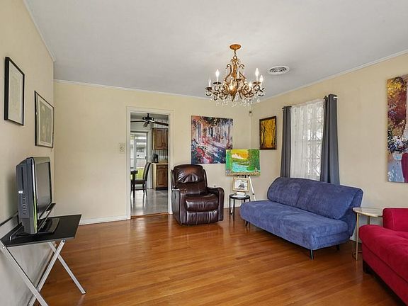 5th image of 116 Elizabeth Ave