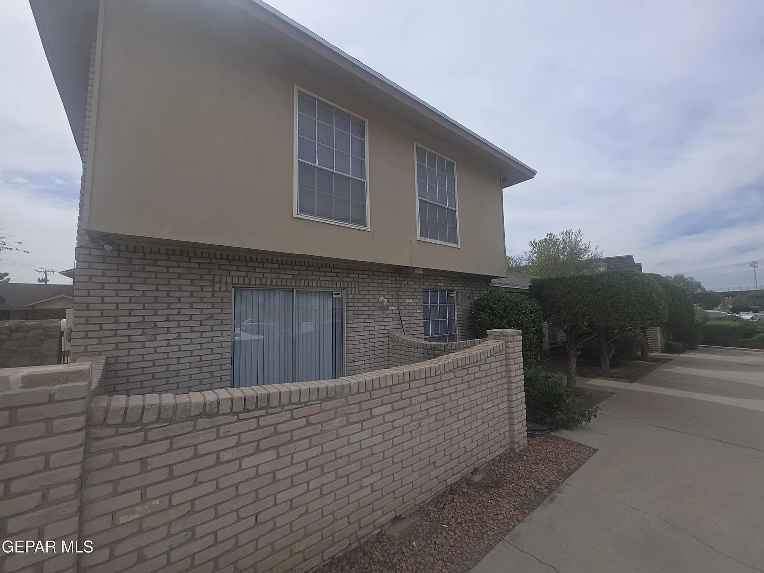 3 bed, 3.0 bath, 1250 sqft, $1,375 — Photo 3