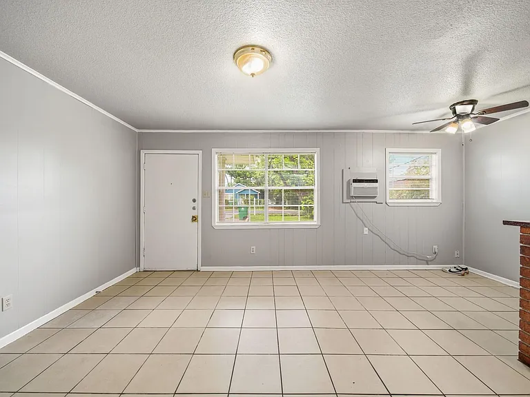 6116 Octavia St #1/2 — Photo 14