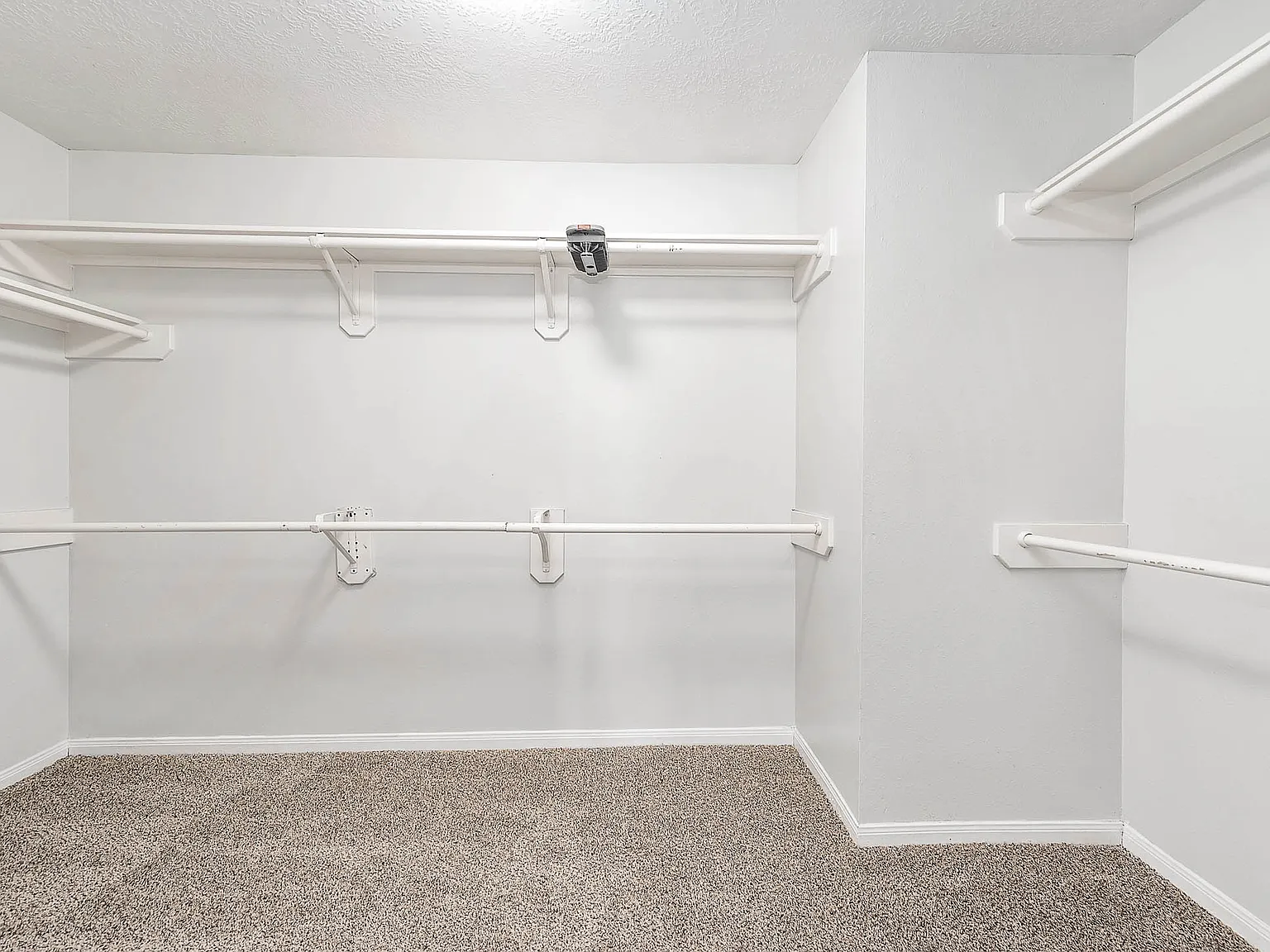 8823 Emerald Heights Ln — Photo 4