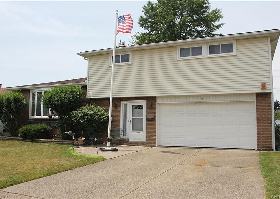 1st image of 26 Nantucket Dr W