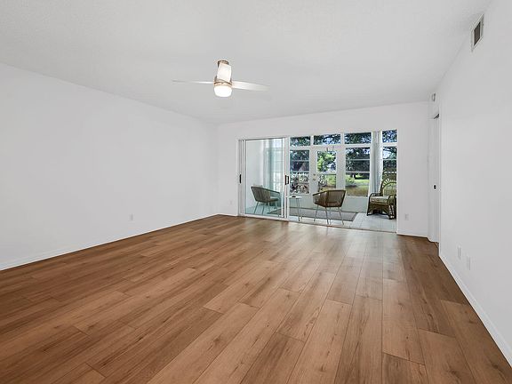3rd image of 208 Furse Lakes Cir APT D6