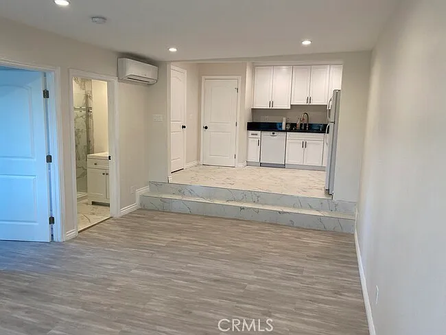 1 bed, 550 sqft, $2,300 — Photo 3