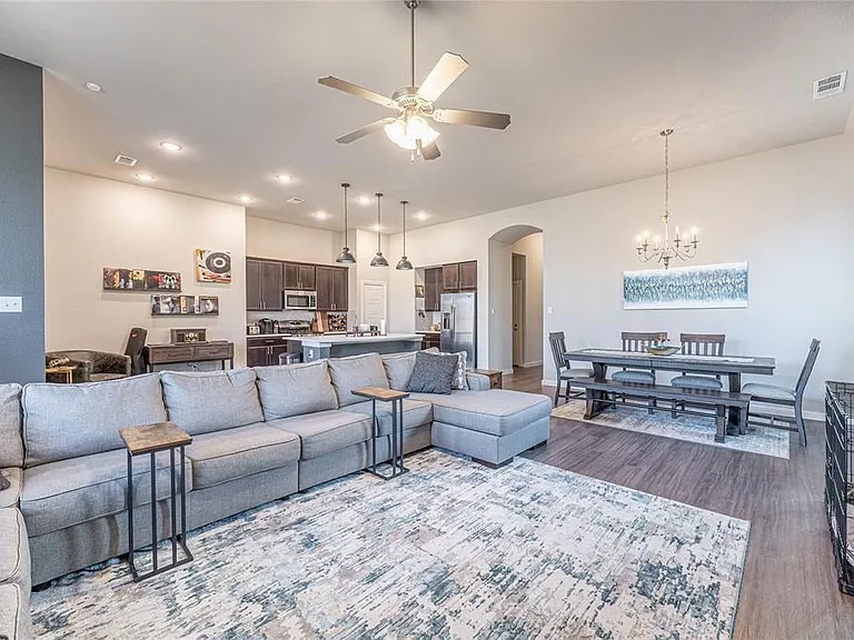 1593 Kessler Dr — Photo 3