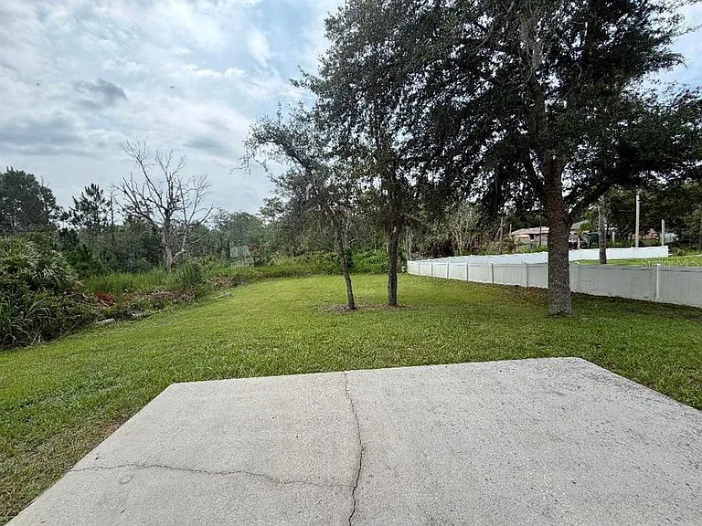 881 Hanford Dr — Photo 16