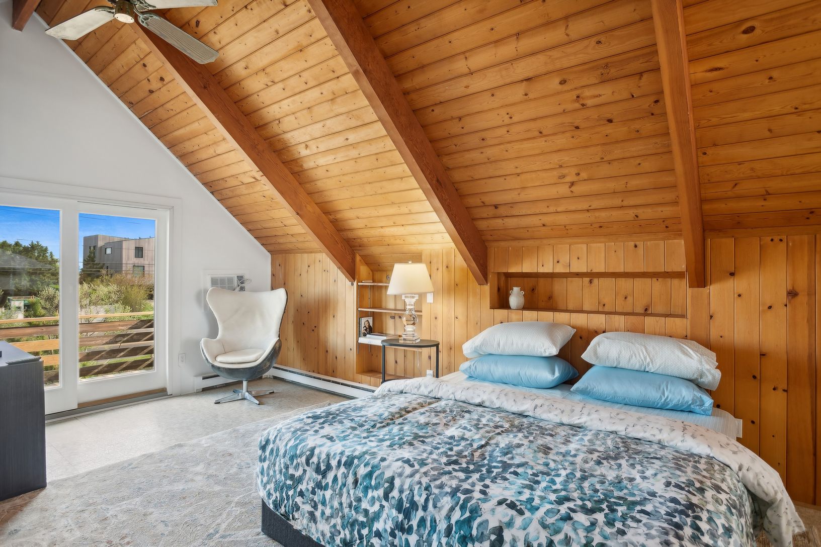  Cozy bedroom 
