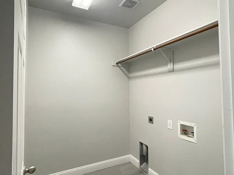 813 Lake Forest Trl — Photo 11