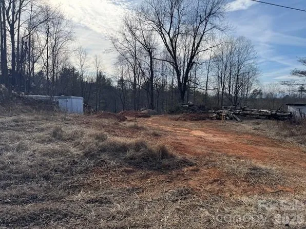 2573 Dogwood St, Morganton, NC 28655