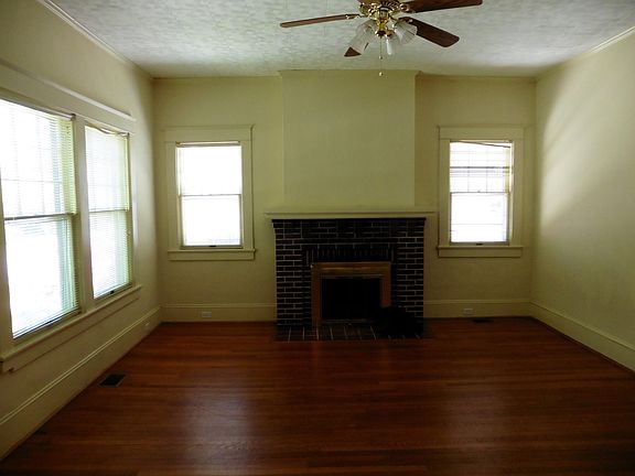 4th image of 1333 W Friendly Ave