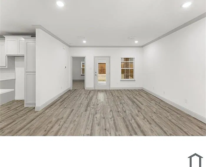 5 bed, 2100 sqft, $3,700 — Photo 4