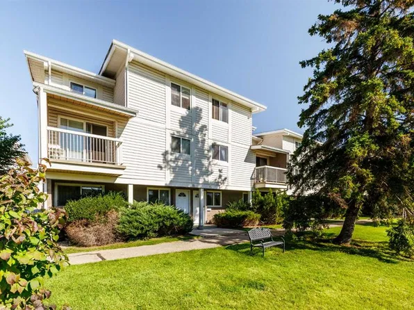 3015 N 51st St SW #16, Calgary, AB T3E 6N5