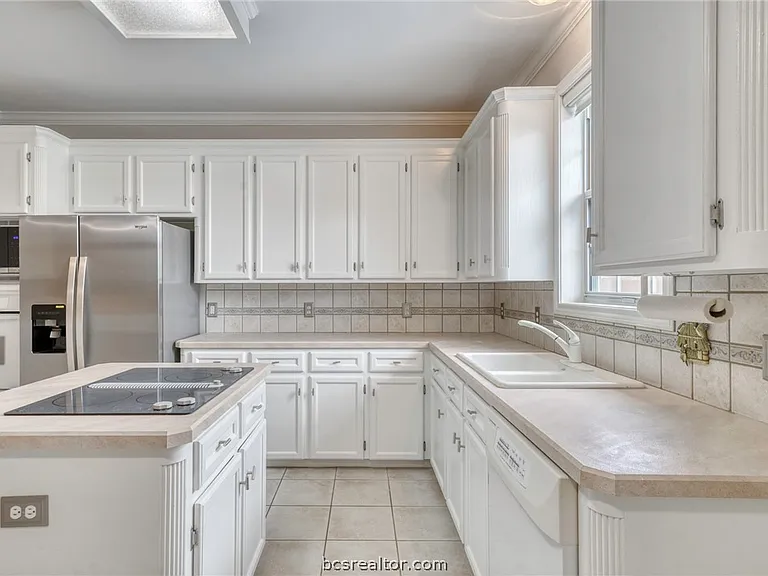 602 Clovis Ct — Photo 13