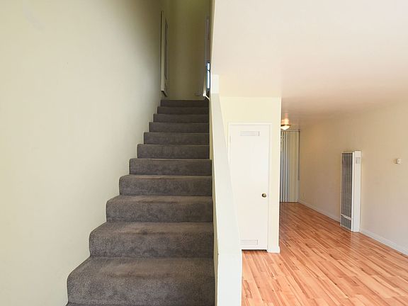 3rd image of 13103 Moorpark St #4413