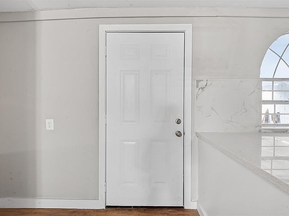5th image of 20696 Brazos Dr