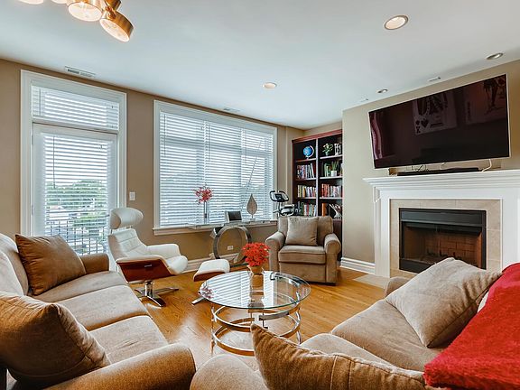 5th image of 6124 N Broadway Ave #4W