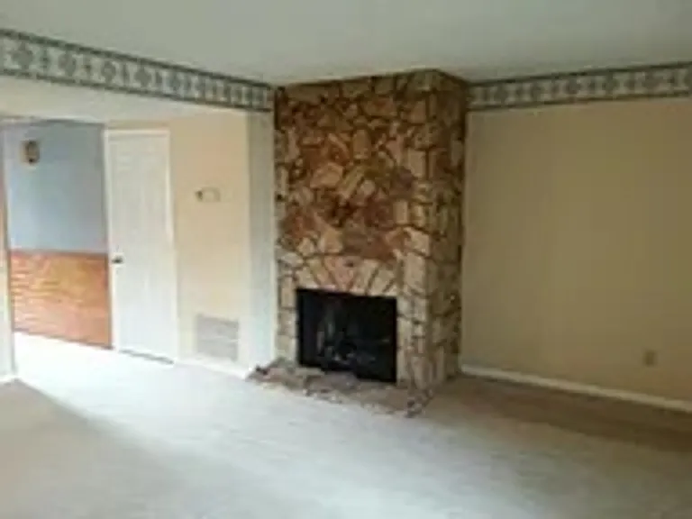 3697 Heathrow Dr — Photo 11